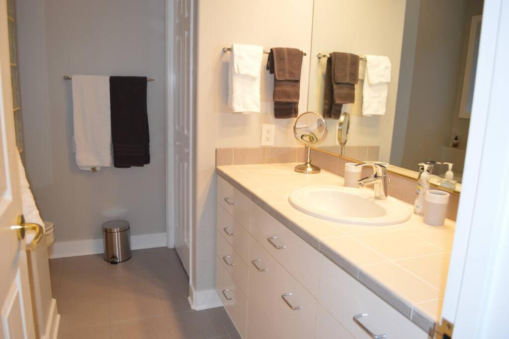 1-Bedroom Seaview Guesthouse On Seattle Luxury Estate With Views Of Olympic Mountains Eksteriør bilde